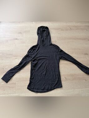 Lululemon men’s size small grey hooded shirt